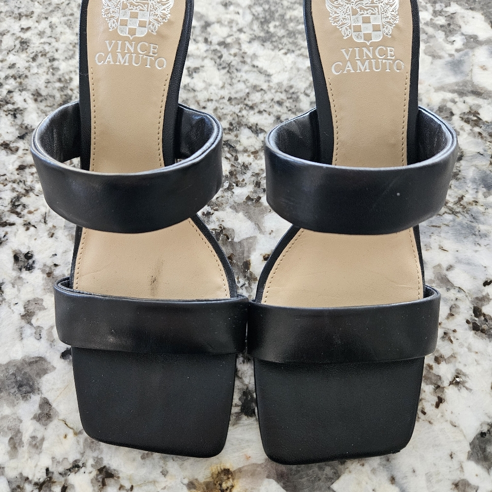 VINCE CAMUTO SLIDES
